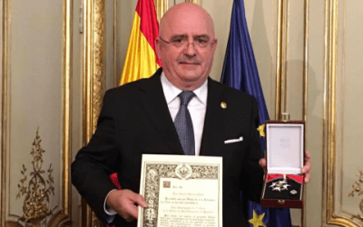El presidente de Dictum, Aurelio Gurrea Chalé, distinguido con la Cruz de la Orden de San Raimundo de Peñafort