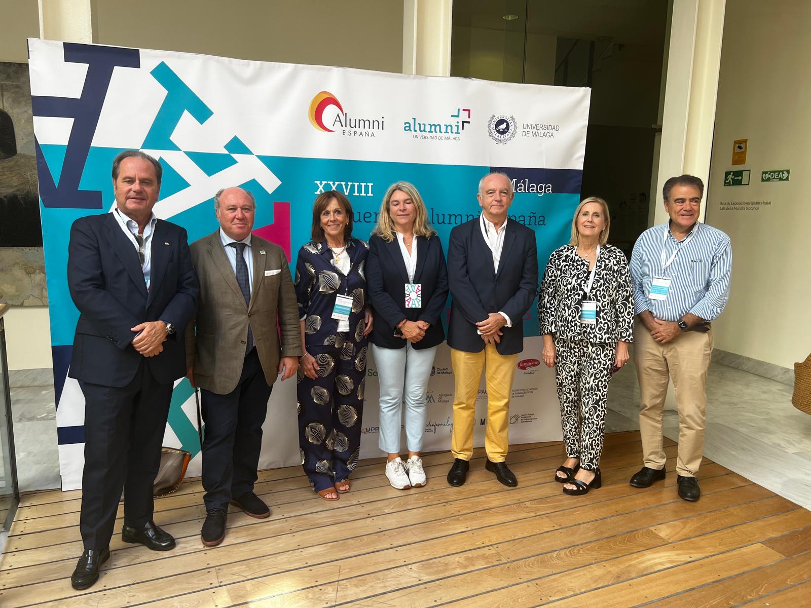 Francisco J. Fernández Zurita (izq.) durante una de las jornadas del XXVIII Encuentro de Asociaciones de Antiguos Alumnos y Amigos de las Universidades Españolas, acompañado de otros compañeros de Alumni Málaga